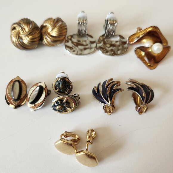 ✨ Lot of 7 Clip-On Earrings | Gold & Black, Pearl Accent, Retro Style - Picture 1 of 9